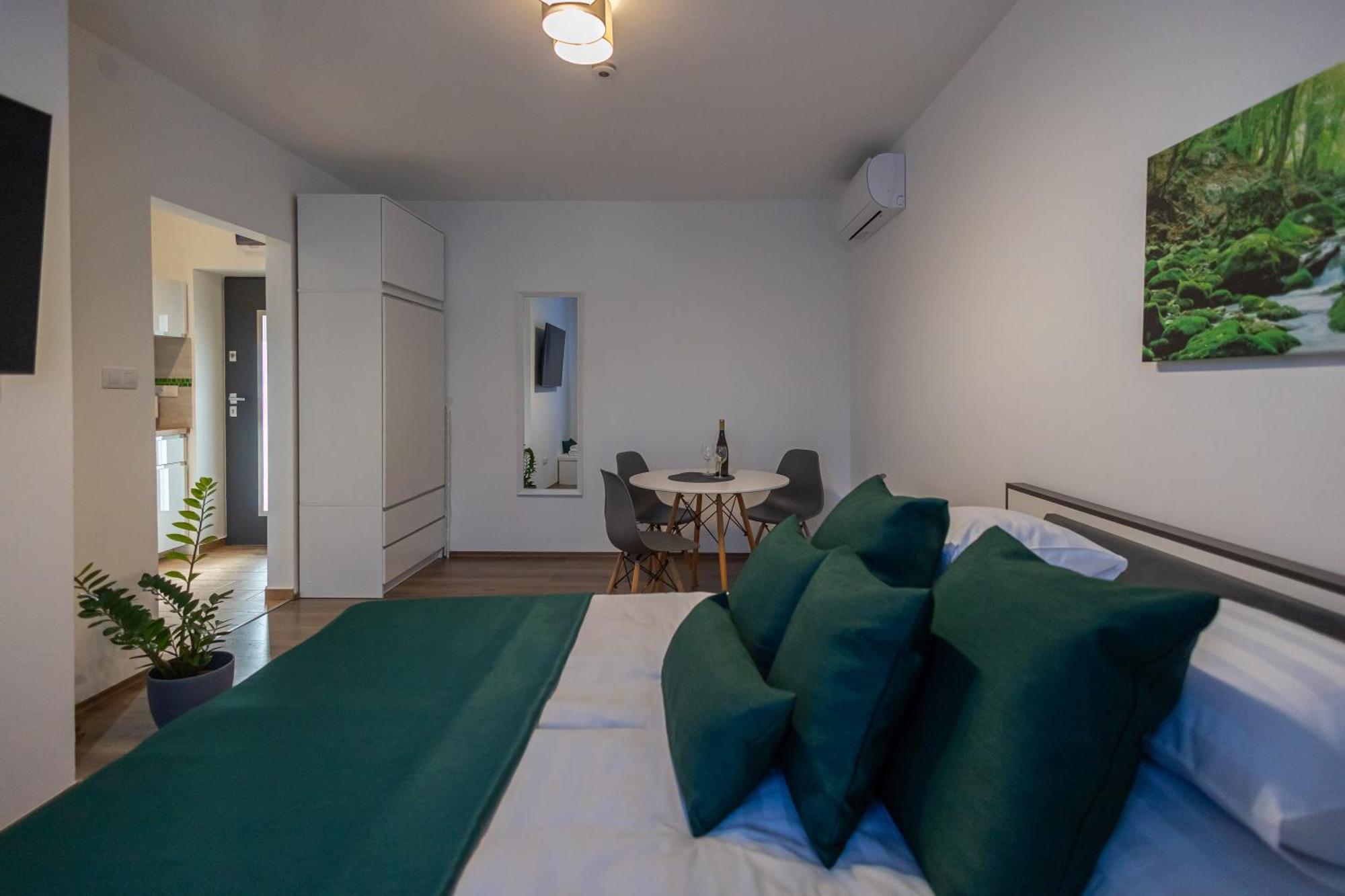 Happy Home Apartman Мисколк Екстериор снимка