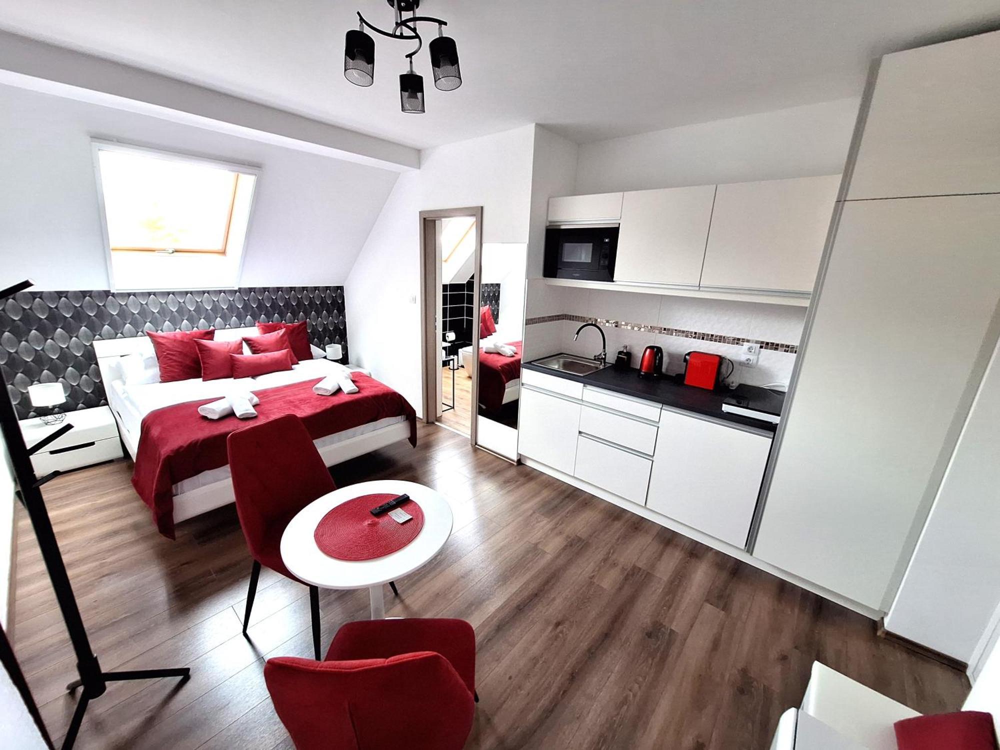 Happy Home Apartman Мисколк Екстериор снимка