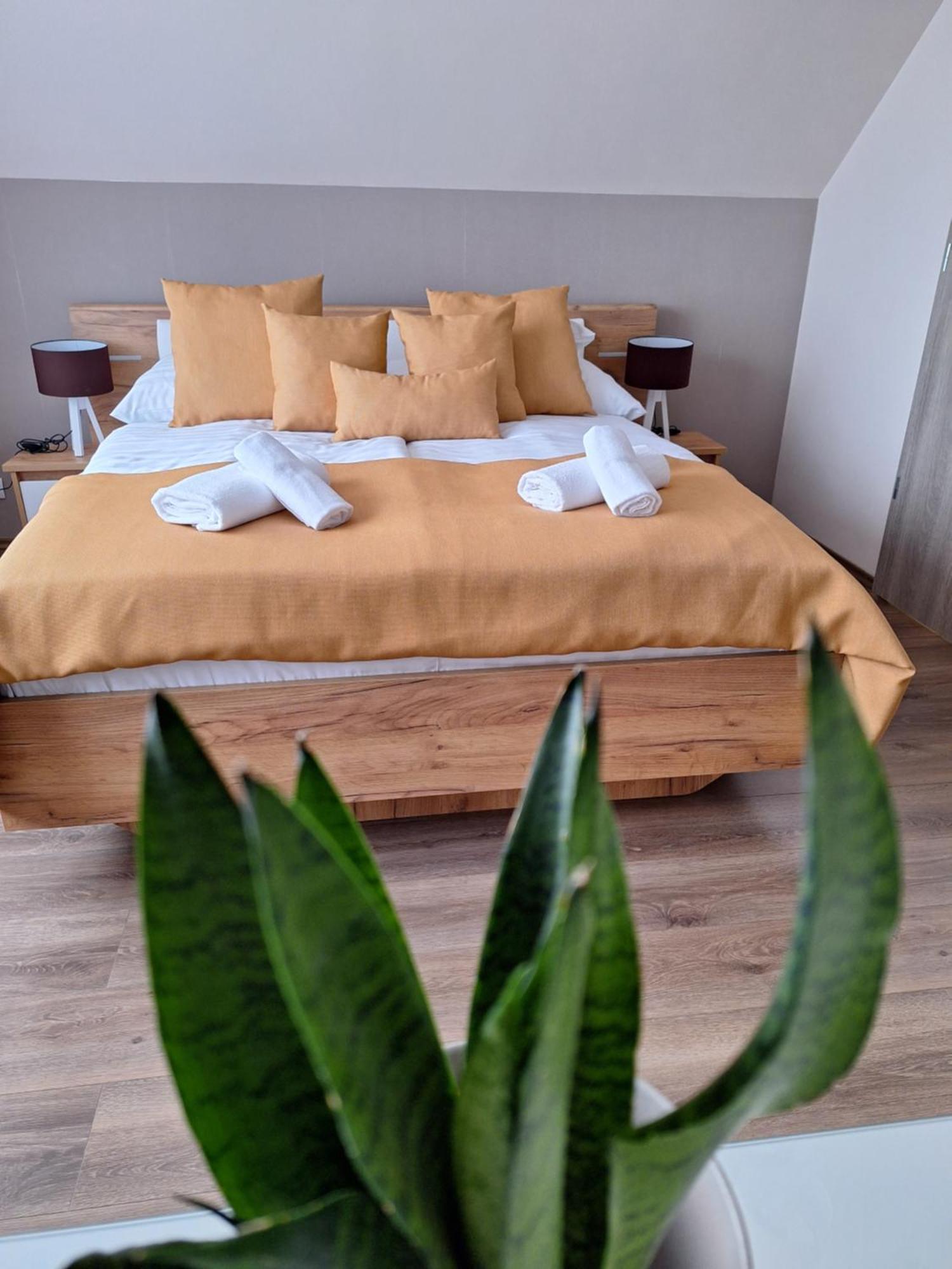 Happy Home Apartman Мисколк Екстериор снимка