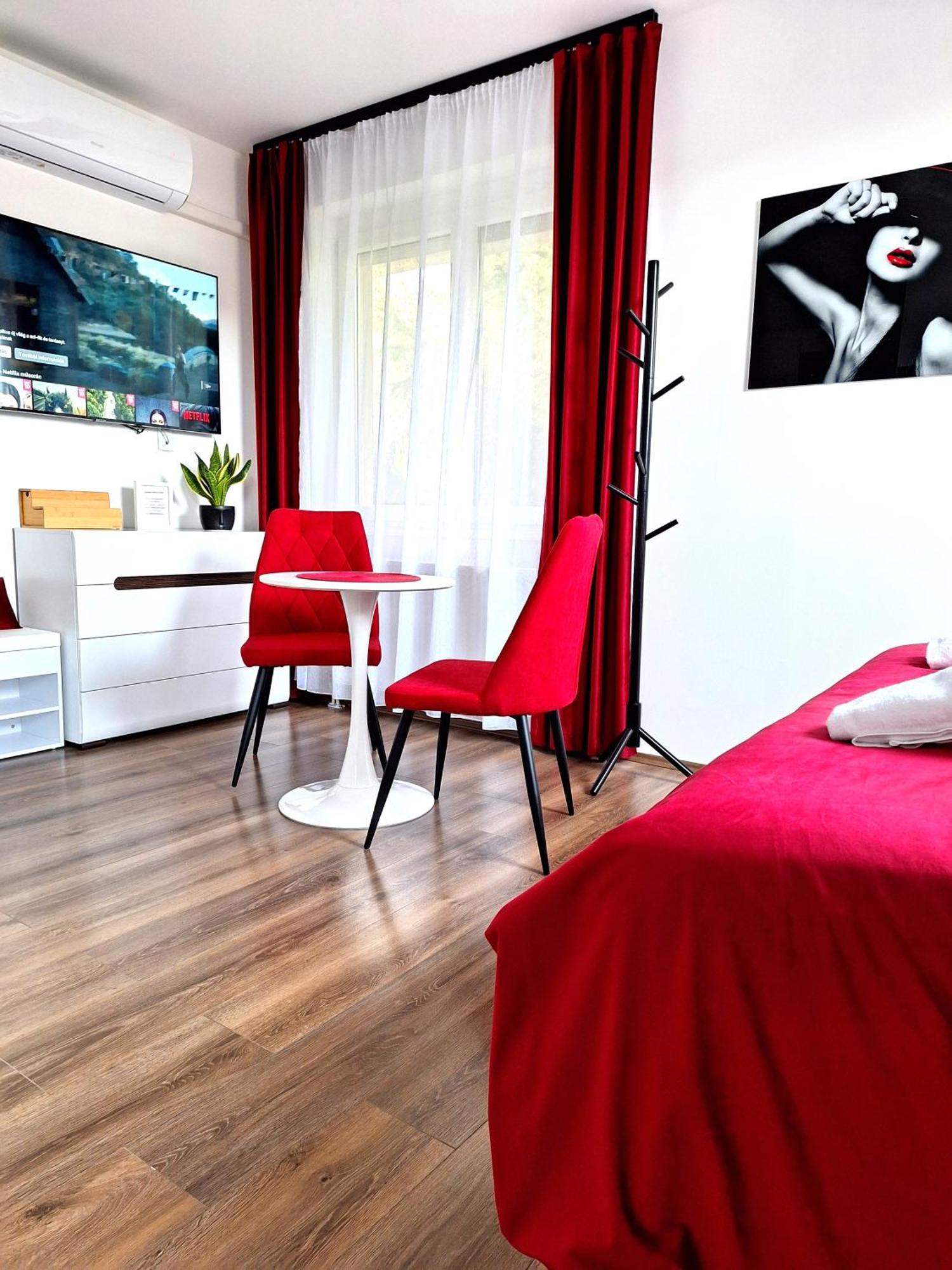 Happy Home Apartman Мисколк Екстериор снимка
