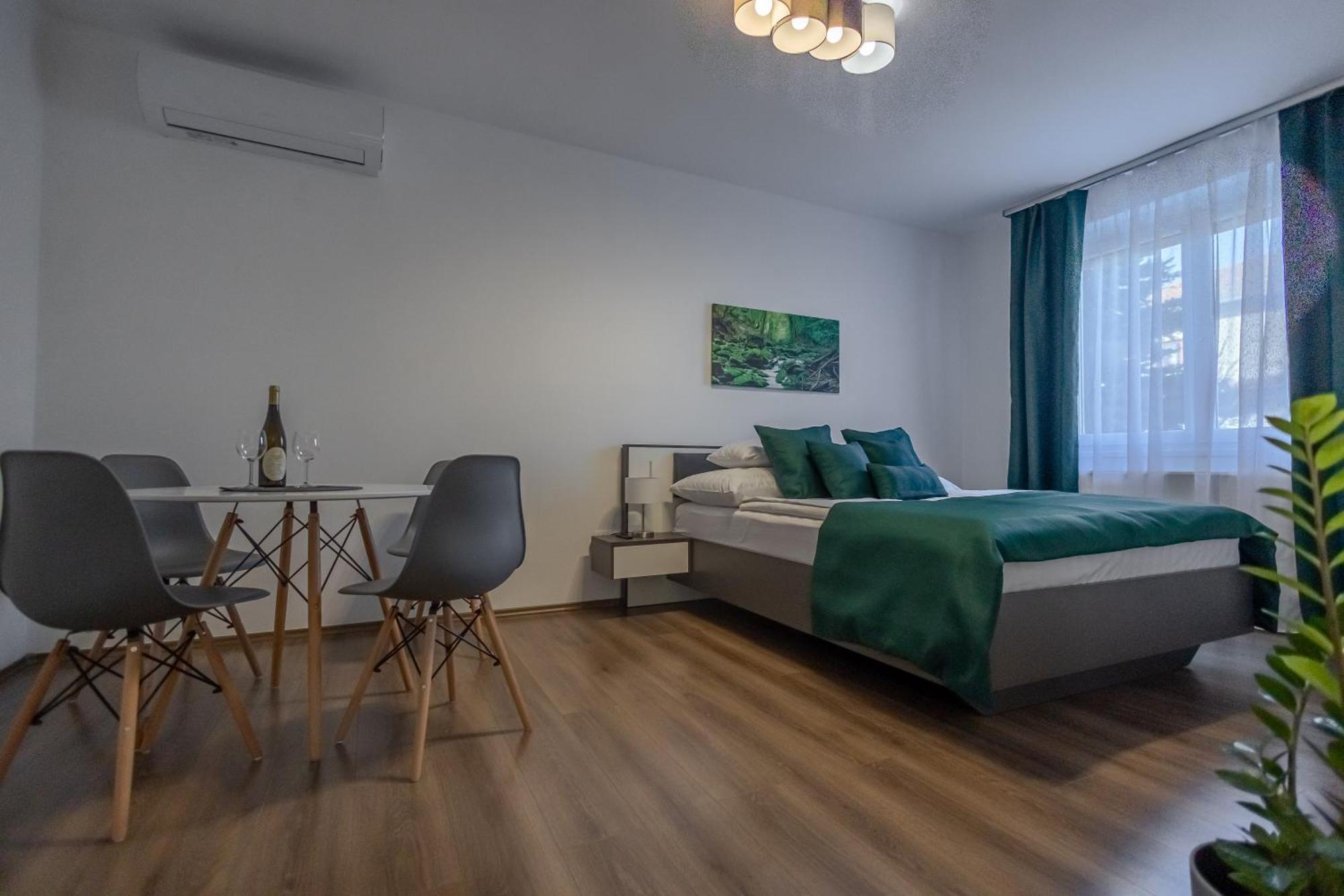Happy Home Apartman Мисколк Екстериор снимка